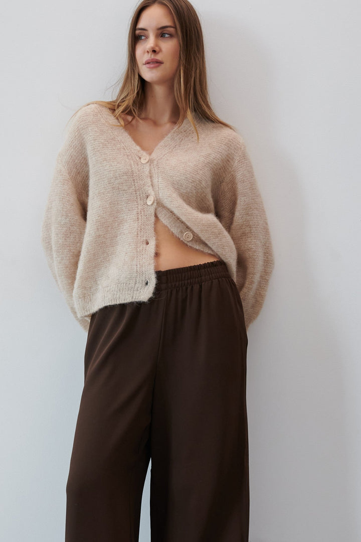 Uncoloured alpaca wool cardigan fastened