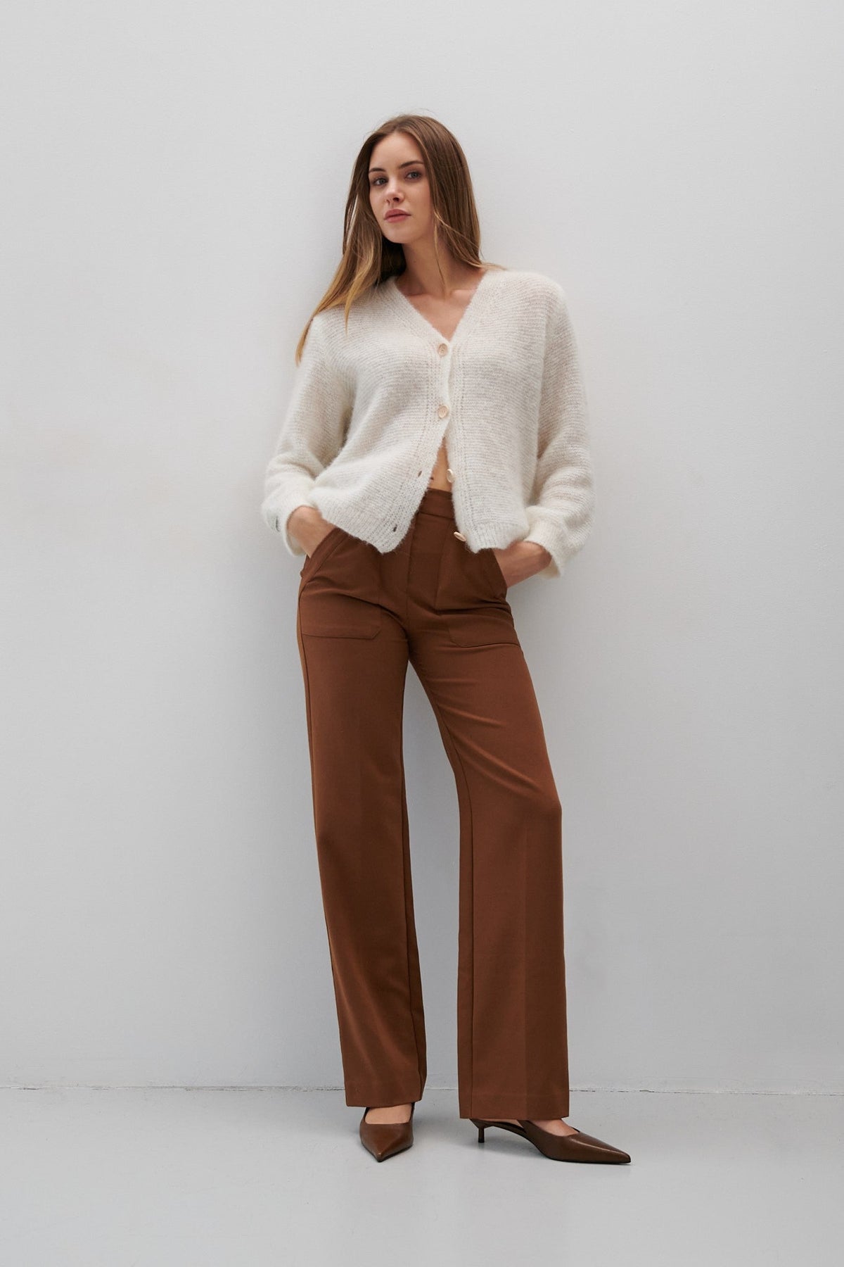 Uncolored ecru alpaca wool cardigan fastened